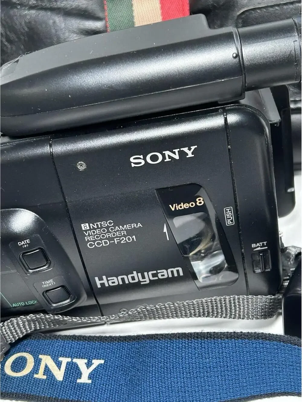 Sony CCD-F201 Handycam Camcorder With Charger And CPC Case Untested/for Repair